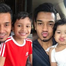 Beliau adalah adik kepada penyanyi dan chef selebriti terkenal sebelum berkahwin dengan aktres jelita mawar rashid, raf yaakob adalah seorang duda yang. Raf Yaakob Pemilik Cinta Mawar Rashid Encikshino Com