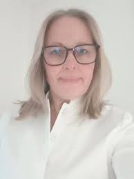 Jennifer Lemberg's Instagram, Twitter & Facebook