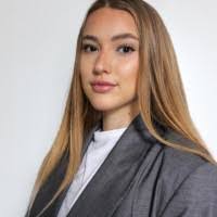 Lola Bender's Instagram, Twitter & Facebook