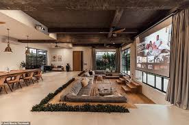 Well, now it's kim's living room that's coming under scrutiny after she posted a picture of the space on instagram and fans quickly started saying that it looks empty and depressing. Sri Lankan Home Decor Posts Facebook