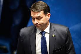 Os valores transferidos por nathalia para o pai representam 77% do do salário da funcionária e sinalizam que a possível prática de rachadinha promovida no gabinete do senador flávio bolsonaro. Stj Nega Suspender Investigacao Contra Flavio Bolsonaro Sobre Rachadinha Veja