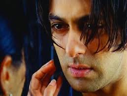 After failing to woo a young woman, a man (salman khan) with a shady past abducts her. Salman Khan In Tere Naam Wallpapers Hd Cute Salman Khan Photo Salman Khan Wallpapers Salman Khan