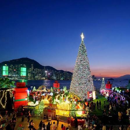 Inilah waktu yang tepat untuk liburan Natal dan Tahun Baru di Hong Kong!  Nikmati Hong Kong WinterFest dan pertunjukan kembang api spektakuler yang  menakjubkan! 🎄🎇 Pohon Natal raksasa di tepi pelabuhan akan