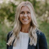 700+ profilů „Strater“