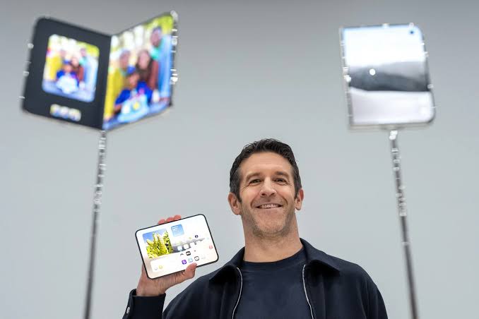 Apple's iPhone Duo Ushers in New Era for Smartphones - Bloomberg
