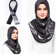 Haji lane is a popular attraction tucked away in the kampomg glam neighbourhood, and one of the places that you must visit while in singapore. The Singapore Duck Scarf Women S Fashion Muslimah Fashion Hijabs On Carousell