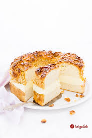 Bienenstich Dieser Kuchen Klassiker Ist Fur Mich Eine Wunderschone Kindheitserinnerung Und Noch Kuchen Rezepte Einfach Bienenstich Rezept Bienenstich Kuchen