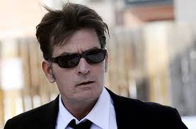 Charlie sheen is mourning the death of his genuine friend and former two and a half men costar conchata ferrell. Two And A Half Men Star Streut Gerucht Feiert Charlie Sheen Bald Ein Comeback Panorama Stuttgarter Zeitung