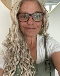 These have got to be the easiest curls to maintain in my opinion. 6 weeks  in and still looking fab 💗 Anybody else prefer Jessica?