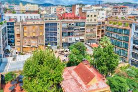 Esto puede que te sorprenda, pero el barrio que ha escogido la revista time out como el más 'cool' del mundo es el esquerra de l'eixample, en barcelona. Vista Aerea Sobre Un Patio Interior En El Barrio Del Eixample Barcelona Cataluna Espana Fotos Retratos Imagenes Y Fotografia De Archivo Libres De Derecho Image 88680588