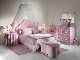 Mini schlafzimmer mobel bett kleiderschrank real de. Liebevolle Ideen Fur Barbie Haus Gestaltung Archzine Net