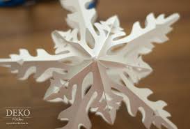 Hier zeigen wir ihnen viele kreative ideen und anleitungen für eine weihnachtliche papierdeko! Diy Sterne Basteln Mit Wunderschoner Eiskristall Optik Deko Kitchen