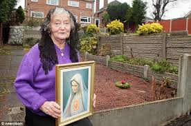 Can i bury ashes in my garden. Would You Bury Your Loved One In Your Garden Daily Mail Online