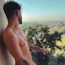 El desnudo integral de Isaac Torres para dar la bienvenida al verano -  FormulaTV