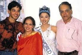 Rare Photos Of Aishwarya Rai And Her Family Aishwarya Rai Family Photos Family Photos Aishwarya Rai