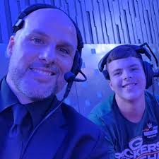 آدم بيرس بيحتفل بعيد ميلاد أبنه الـ 17 ♥️🥳.