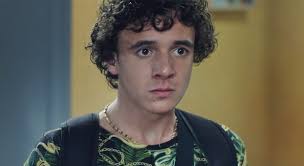 Sabrina se rapproche de chloé. Plus Belle La Vie Ce Soir Sophie Refuse De Demenager Resume Video De L Episode 4129 Pblv Du 16 Octobre 2020 Stars Actu