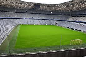 Detta är den officiella versionen av fotbollsplan (puckobarn) av peter harris som han spelade in tillsammans med sina söner kevin & simon harris. Foto Fotbollsplan Stadion Laktare Falt Fotboll Fc Bayern Munich Bayern Munich Piqsels