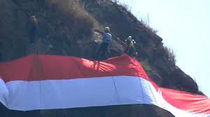 Lihat ide lainnya tentang bendera, lambang negara, gambar. Bendera Sepanjang 27 Meter Berkibar Di Puncak Gunung Kecapi Sumedang
