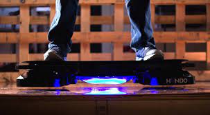Damit die supraleiter überhaupt funktionieren, müssen sie mit flüssigem stickstoff permanent gekühlt werden. Us Ingenieure Entwickeln Schwebendes Hoverboard Ingenieur De
