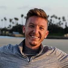 Holly Devoe's Instagram, Twitter & Facebook