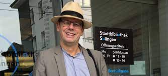 Kinderbuchautor, rüdiger bertram, coolman, kinderbücher, jugendbücher, lesungen, mo und die krümel, stinktier und co, macmotz, biografie, lebenslauf, steckbrief, der pfad, in acht tagen um die. 10 Fragen An Rudiger Bertram Buecherkinder De