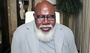 Bishop T.D. Jakes recovering at home, makes video appearance during  Sunday's service