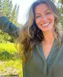 View the profiles of people named vania nonnenmacher. Gisele Bundchen Wishes Her Mother Vania A Happy Birthday As She Shares Stunning Snap Readsector