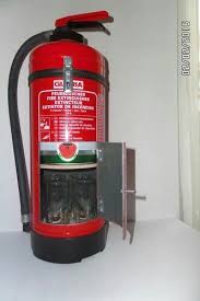 Ein Umgebauter Feuerloscher Als Bierspender Es Passt Ein 5 Liter Bierfasschen Hinein Unten Stehen 4 Glaser Feuerloscher Feuerwehr Geschenke Feuer