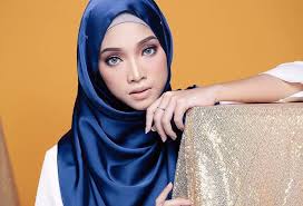 Ampang, selangor nama ibu @ emak : Biodata Instafamous Fala Zainal Kakak Penyanyi Ismail Izzani