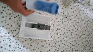 Çamaşır makinenize bağlı olarak birkaç eğer çamaşır makinenizin yumuşatıcı haznesi varsa buraya koyduğunuz yumuşatıcı durulama. Camasir Makinesi Sivi Deterjan Nasil Kullanilir Youtube