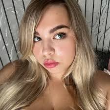 Hi I going to the Saturday show by myself If anyone wants to meet up