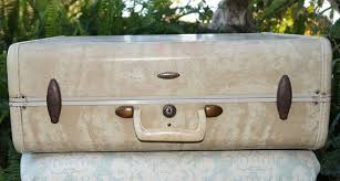 Vintage White Suitcase Samsonite Luggage By Ellieandbellevintage 40 00 Rustic Wedding Table White Vintage Samsonite Luggage