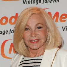 "Je pourrais habiter là-bas" : Michèle Torr a pensé à déménager en Côte  d'Ivoire avec son compagnon Stéphane