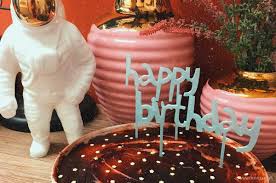 A questo proposito abbiamo chiesto qualche consiglio a federica zagari, titolare di kikolle lab a milano, da tanti anni ormai specializzata nell'intrattenimento per bambini. 10 Idee Per La Festa Di Compleanno A Casa In Quarantena Kiki Tales