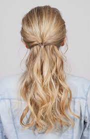 Zwei Ultimativ Romantische Frisuren Fur Den Valentinstag Romantische Frisuren Frisuren Kurze Haare Flechten Frisuren