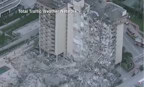 Photos and video from the scene show that the collapse affected half the tower. Ff8wnxa1p9c8jm