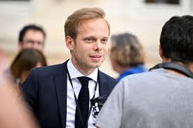 De Nicolas Sarkozy à Jordan Bardella, qui est Charles Alloncle, le nouveau  porte-parole d'Éric Ciotti ?
