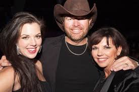 Krystal Keith Daddy Dance With Me Toby Keiths Daughter Shares Dads Reaction To Wedding Song The Boot Wedding Songs Wedding Song List Beautiful Songs