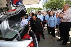 Anda bisa membelinya di berbagai toko, swalayan, toko peralatan outdoor, bahkan minimarket seperti indomaret dan alfamart. Beli Tong Gas Memasak Lpg Di Stesen Petron Prebiu Com