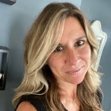 Amanda Hutcheson's Instagram, Twitter & Facebook