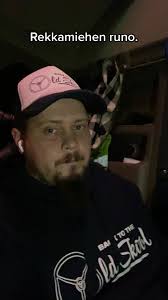 @Carlos_saatana innoittamana pieni runo. #rekkakuskinelämää  #internationaltruckdriver #finnishtruckers #reissumies #turhaatyötä  #puukenkätanssit #onkohyvä #kolekaproblem