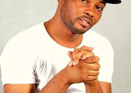 Sammie Holmes's Instagram, Twitter & Facebook