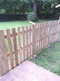 Construire Une Cloture En Bois De Palette 20 Exemples Inspirants Video Pallet Fence Diy Fence Fence Design