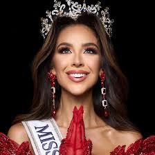 Reel by WORLD FASHION ECUADOR (@world_fashionec) · September 20, 2025