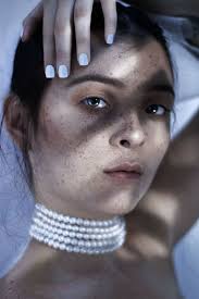 Fotografía Medellin/Colombia Luz y sombra Fotografa: Isabel León  Asistencia: Oscar Muete Modelo: Manuela Hurtado