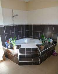 Profitez de bain à deux confortablement installés sur les deux places allongées face à face ou assis sur la place en angle. Casanaute Group 2 P1150219 P1150220 2 Images Jpg Idee Salle De Bain Baignoire Angle Salle De Bains Moderne