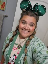 Florida girl buys sweaters at Aldi