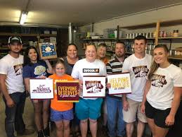 Farmin britt indir, farmin britt videoları 3gp, mp4, flv mp3 gibi indirebilir ve indirmeden izleye ve dinleye bilirsiniz. Britt Area Food Bank Haul Out Hunger Iowa Select Farms