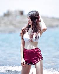 2 days ago · 重機女神「痞幼」臉蛋甜美、身材火辣，雖然才23歲，卻已經在重機界打滾7年，不僅擁有1.2億萬豪宅、8棟別墅，還有6、7輛百萬跑車，身價上億起跳。 é‡æ©Ÿå¥³ç¥ž å•¾å•¾ é„‰æ°'101é ­æ¢ Ptt101